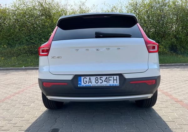 Volvo XC 40 cena 110700 przebieg: 82600, rok produkcji 2019 z Gdynia małe 254